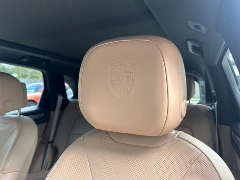 Used 2023 Porsche Cayenne Platinum Edition image 24