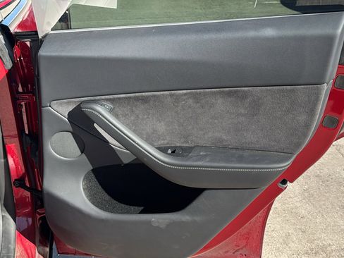 Used 2024 Tesla Model Y Performance image 24