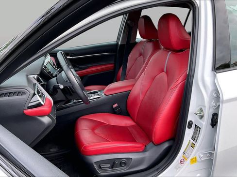 Used 2018 Toyota Camry XSE FWD image 7