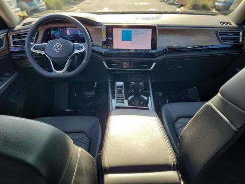 Certified 2024 Volkswagen Atlas SE FWD image 14