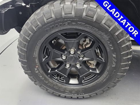 Used 2022 Jeep Gladiator Sport image 17
