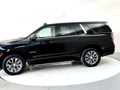 Used 2022 Chevrolet Tahoe LT w/ Luxury Package image 3