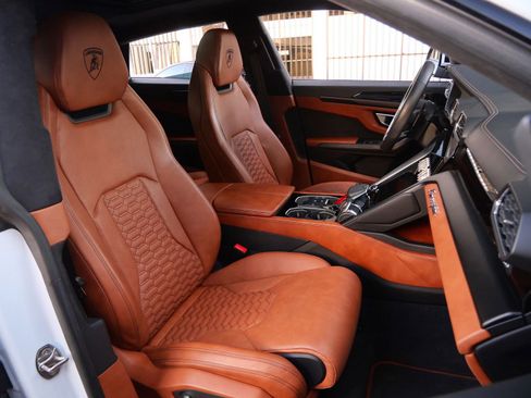 Used 2021 Lamborghini Urus image 8