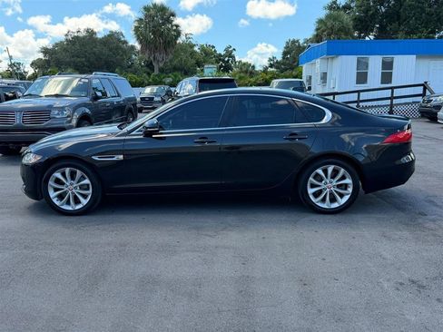 Used 2018 Jaguar XF Premium RWD image 18
