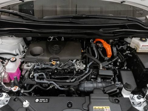 Used 2024 Toyota Sienna Platinum AWD/4WD image 3