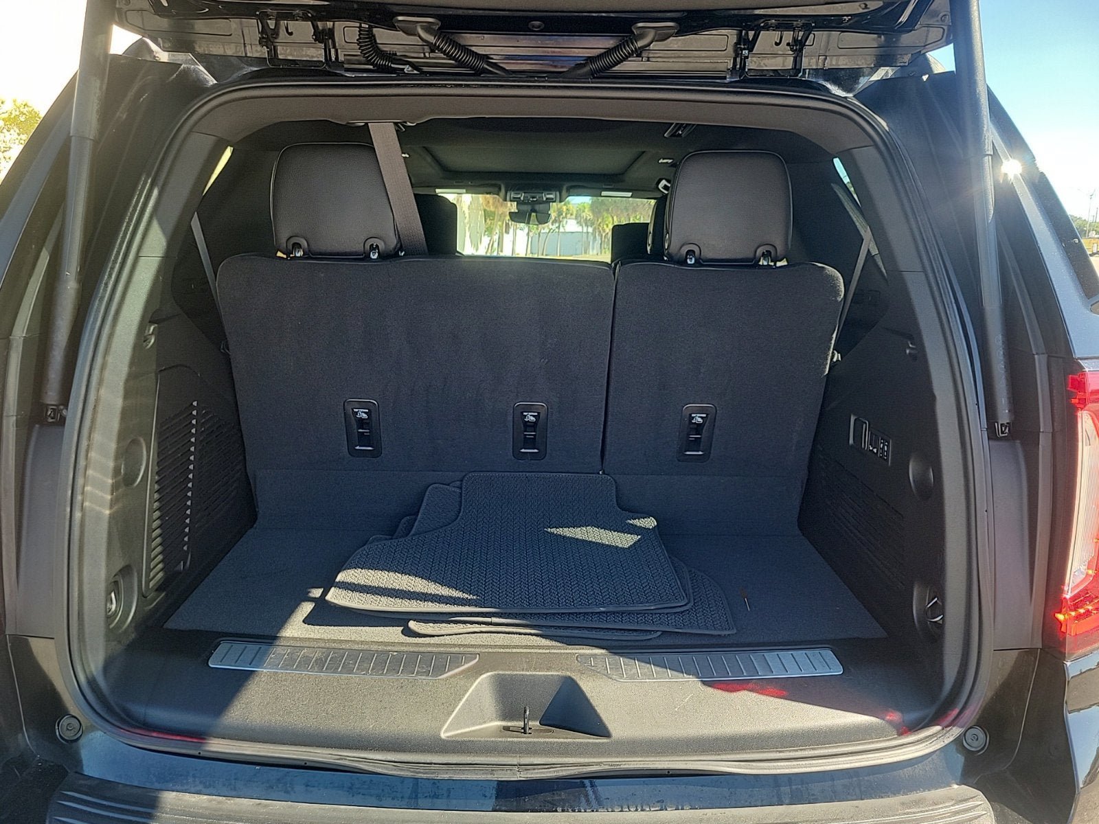 Certified 2024 GMC Yukon Denali w/ Advanced Technology Package RWD image 9