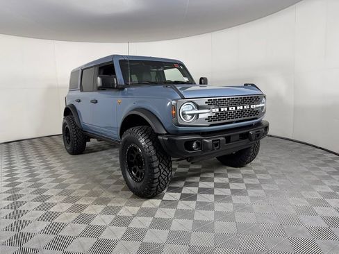Used 2025 Ford Bronco Badlands AWD/4WD image 3