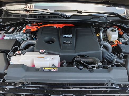 Certified 2024 Toyota Tundra Platinum AWD/4WD image 27
