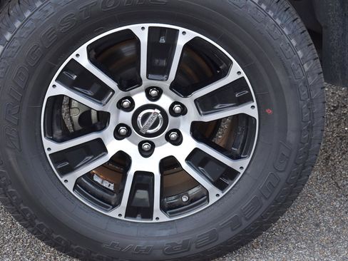 Used 2021 Nissan Titan SV w/ SV Convenience Package image 16