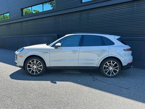 Certified 2026 Porsche Cayenne E-Hybrid AWD/4WD image 7