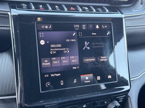 Used 2023 Jeep Grand Cherokee Altitude AWD/4WD image 10