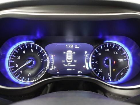 Certified 2024 Chrysler Pacifica Touring-L FWD image 21
