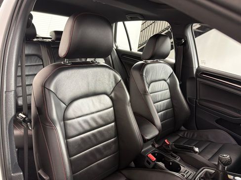 Used 2017 Volkswagen GTI SE FWD image 24