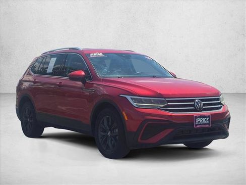 Used 2022 Volkswagen Tiguan SE FWD image 3