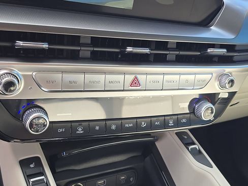 Certified 2025 Kia Telluride S FWD image 26