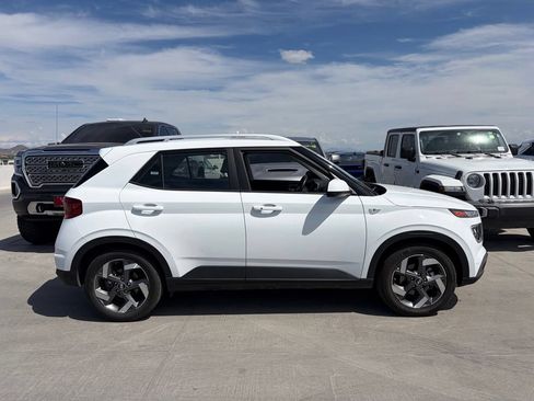 Used 2025 Hyundai Venue SEL FWD image 3