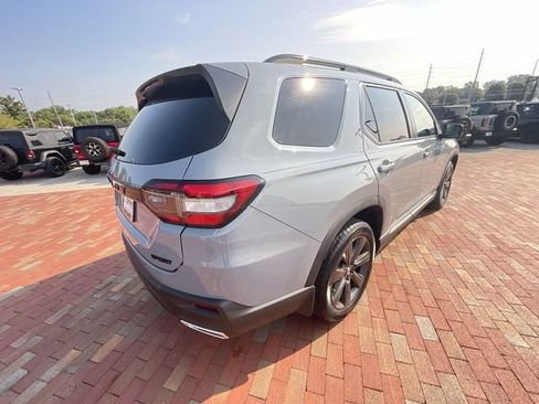 Certified 2023 Honda Pilot Sport image 37