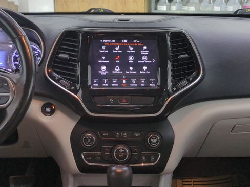 Used 2019 Jeep Cherokee Limited image 19