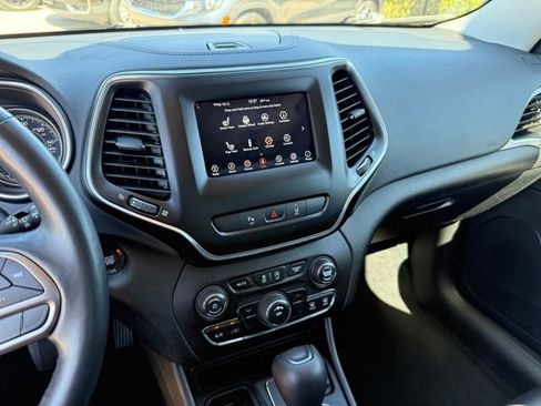 Used 2021 Jeep Cherokee Latitude Plus w/ Sun & Sound Group image 17