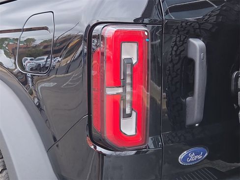 Used 2023 Ford Bronco Badlands image 12