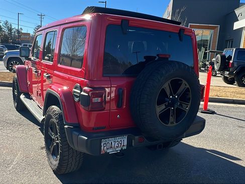Used 2019 Jeep Wrangler Unlimited Sahara image 10
