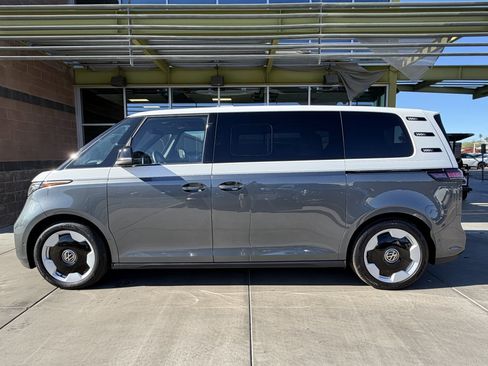 Used 2025 Volkswagen ID. Buzz Pro S Plus image 7