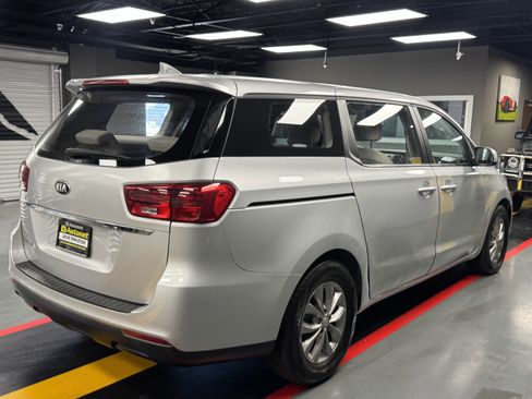Used 2019 Kia Sedona L image 6