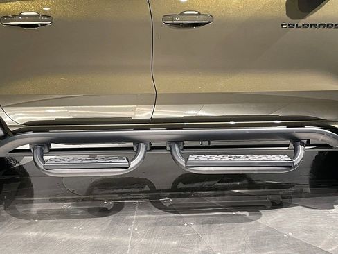 Used 2025 Chevrolet Colorado ZR2 w/ Technology Package image 11