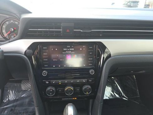 Used 2022 Volkswagen Passat 2.0T SE image 28