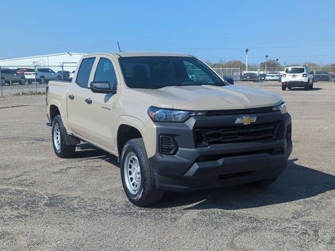 Used 2024 Chevrolet Colorado W/T image 3