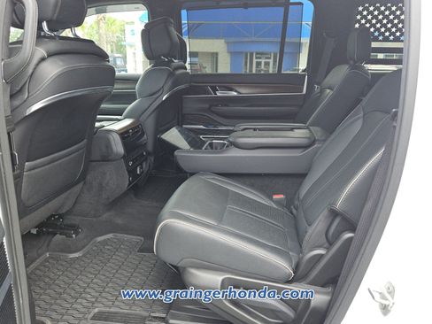 Used 2023 Jeep Grand Wagoneer Series II AWD/4WD image 11