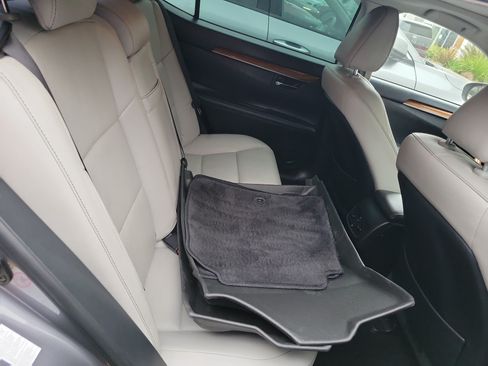 Used 2014 Lexus ES 300h w/ Luxury Package w/Bamboo Trim FWD image 25