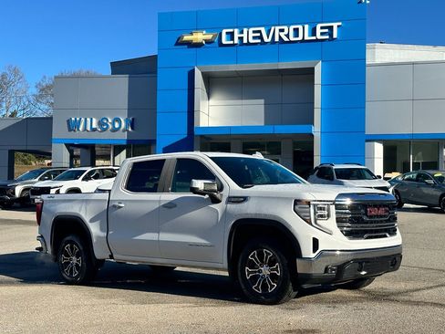 Used 2025 GMC Sierra 1500 SLT image 1