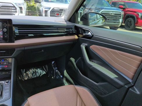 Used 2025 Volkswagen Jetta SEL FWD image 16