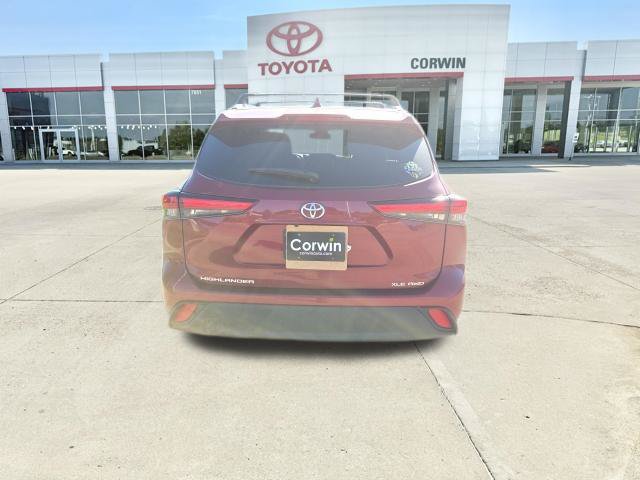 Used 2020 Toyota Highlander XLE AWD/4WD image 37