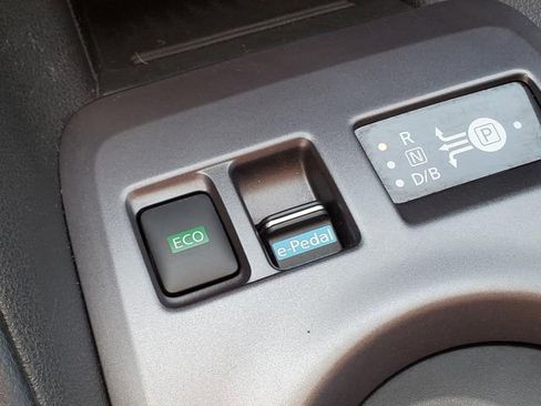 Certified 2025 Nissan Leaf S FWD image 29