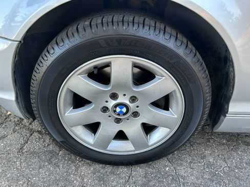 Used 2005 BMW 325i Sedan RWD image 36