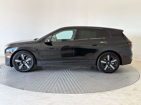 Used 2023 BMW iX xDrive50 w/ Premium Package AWD/4WD image 2