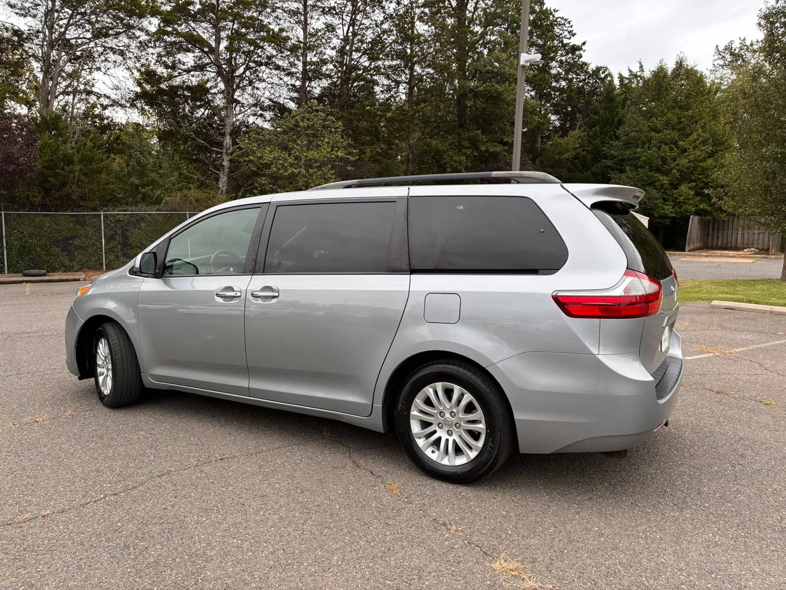 Used 2015 Toyota Sienna XLE FWD image 7