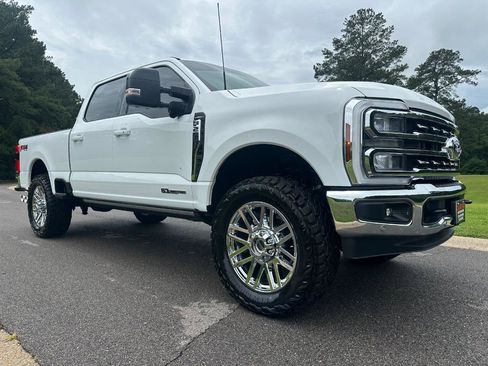 Used 2025 Ford F250 Lariat w/ Lariat Ultimate Package AWD/4WD image 3