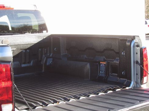 Used 2024 Chevrolet Colorado LT image 9