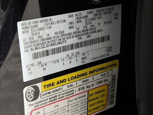 Used 2025 Lincoln Navigator Reserve image 40