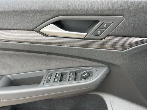 New 2026 Volkswagen GTI SE FWD image 17