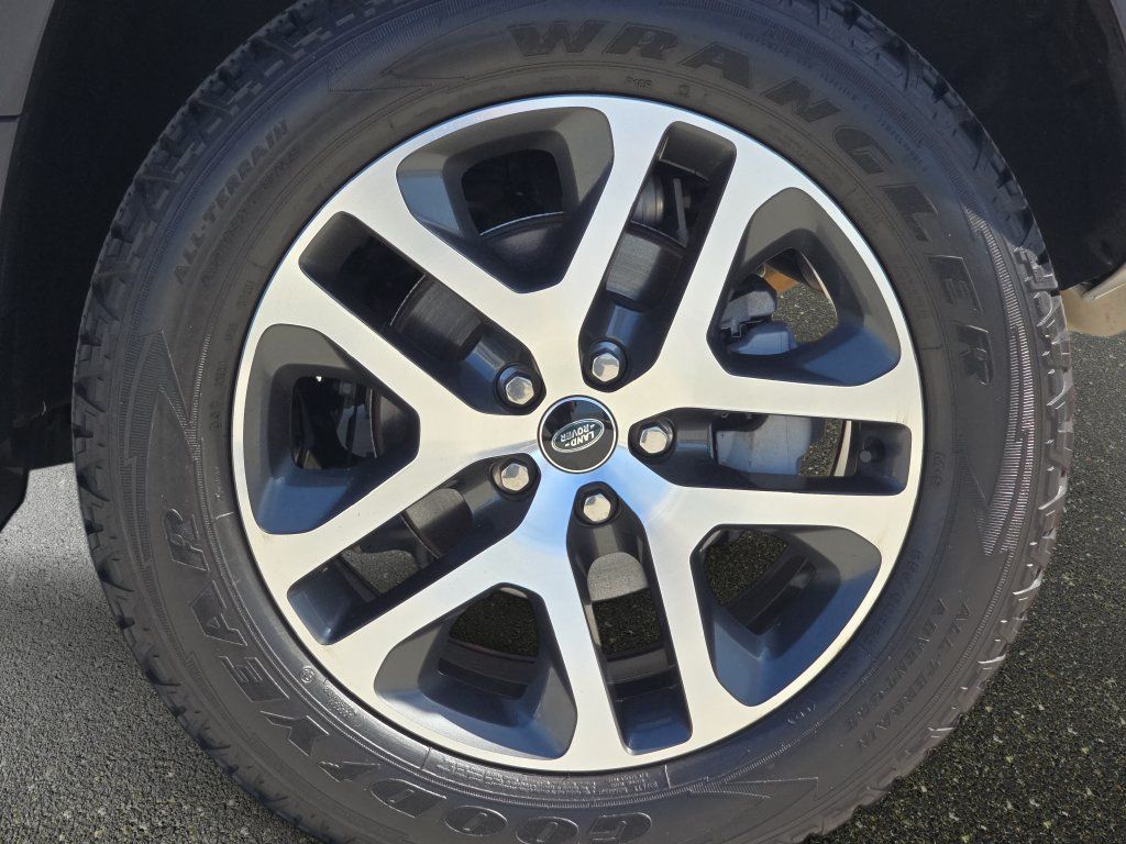 Certified 2024 Land Rover Defender 110 S AWD/4WD image 33