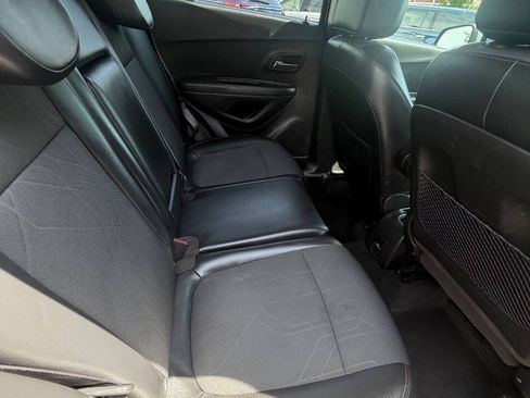 Used 2018 Chevrolet Trax LT w/ LT Convenience Package AWD/4WD image 16