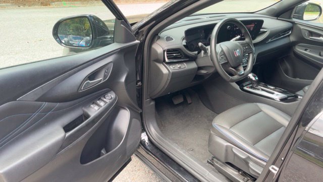 Used 2025 Buick Envista Sport Touring FWD image 4