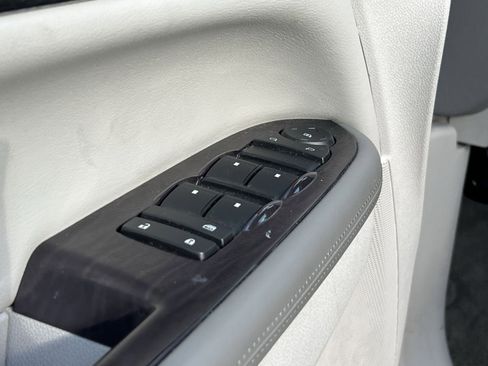 Used 2017 Buick Enclave Leather image 16