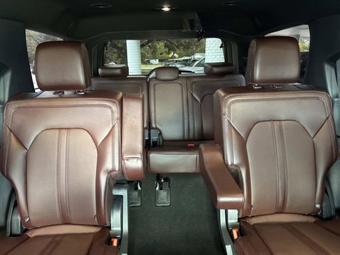 Used 2024 Ford Expedition Limited RWD image 9