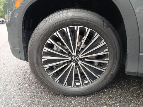 Used 2025 Volkswagen Tiguan S w/ 18" Wheel Package AWD/4WD image 25