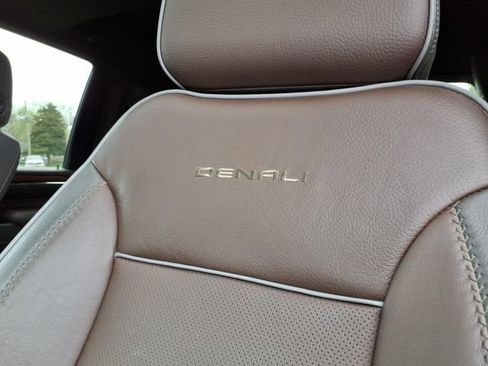 Used 2024 GMC Sierra 3500 Denali w/ Denali Reserve Package AWD/4WD image 24